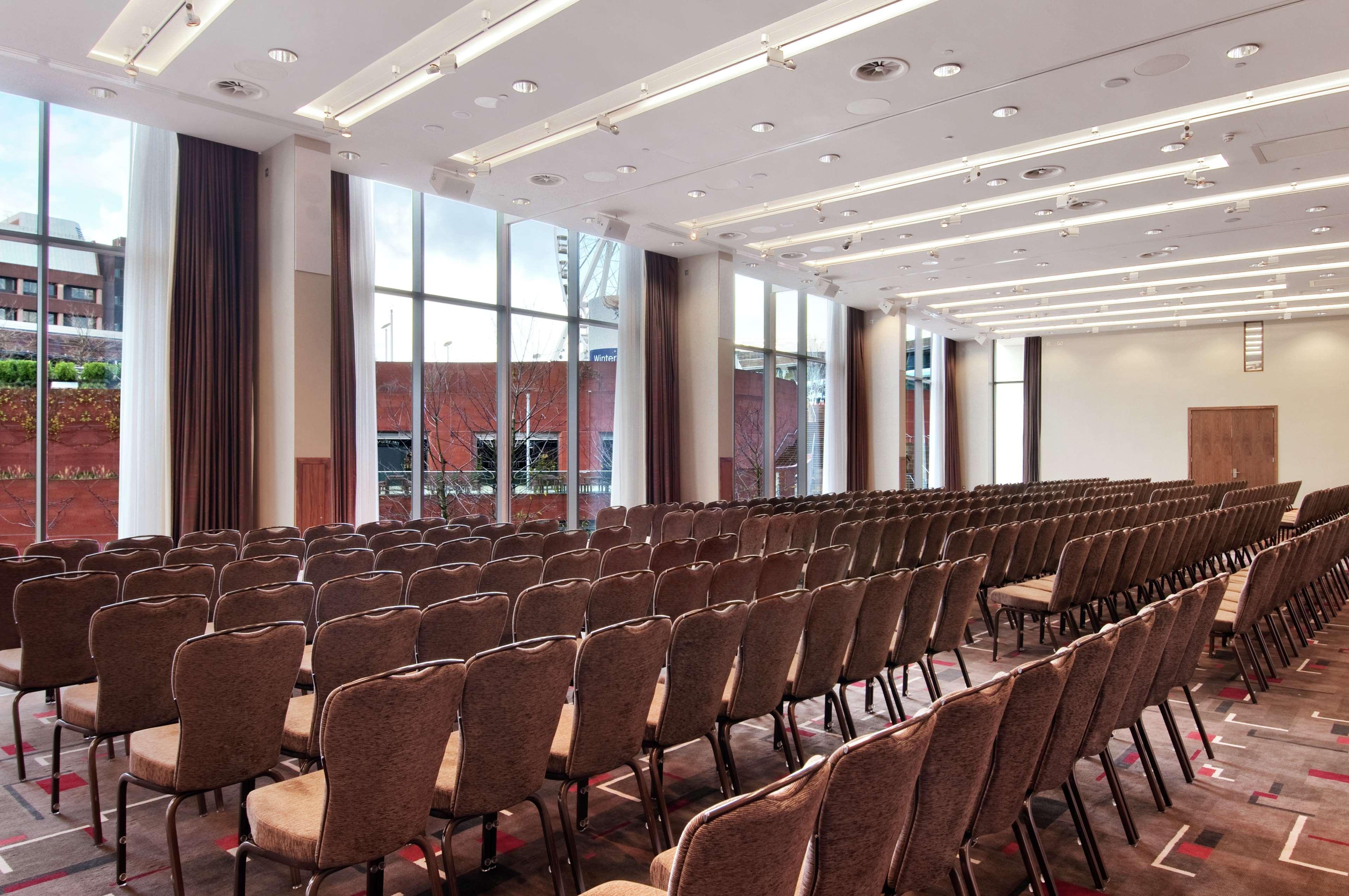 Hilton Centre Отель 4*
